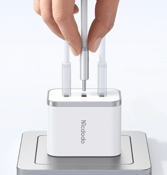 MCDODO CA708 Cab Luma 1.8 Meter 240W USB-C To USB-C Air Cable Data Fast Charging view 2