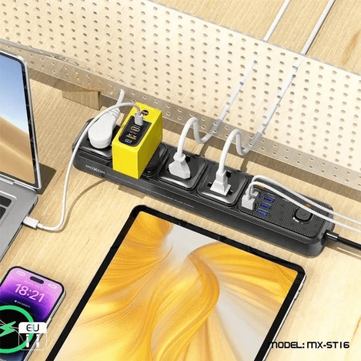 MOXOM MX ST16 7USB + 1PD 2500W Max Outlets 12 In 1 Multiplug Power Strip