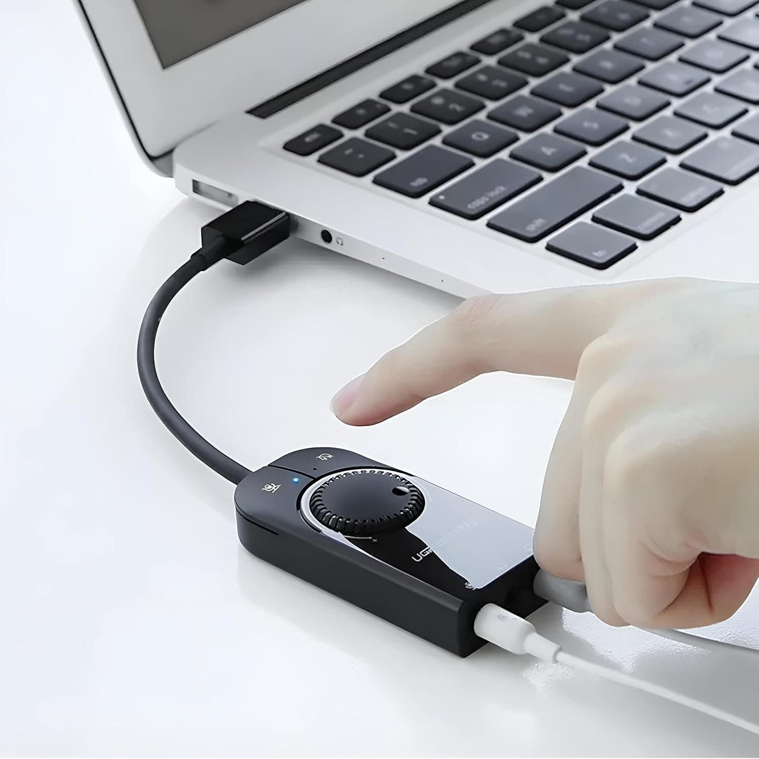 UGREEN 403C4 USB Audio Adapter External Stereo Sound Card With 3.5mm Headphone And Microphone Jack view 2