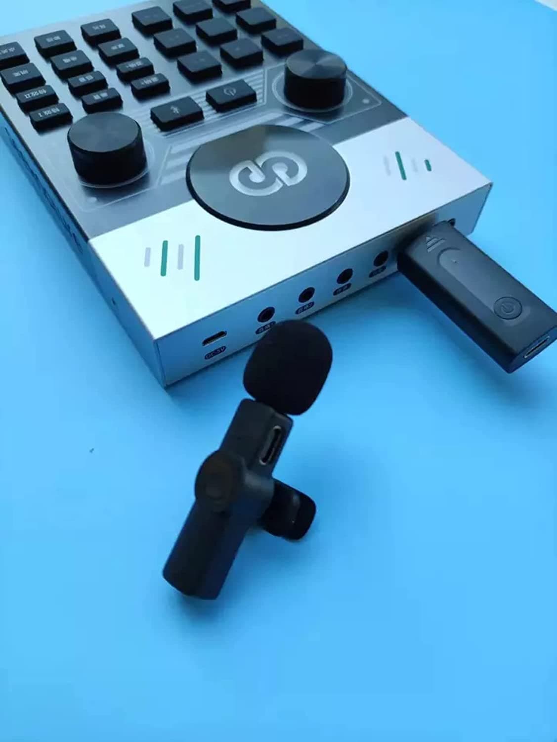 K35 3.5mm Aux Dual Receivers 2 Mics 1 Input Wireless Collar Microphone — image 2
